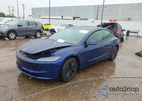 2025 Tesla Model 3 Long Range Rear-Wheel Drive z USA, uszkodzony, nr VIN 5YJ3E1EA7SF997945